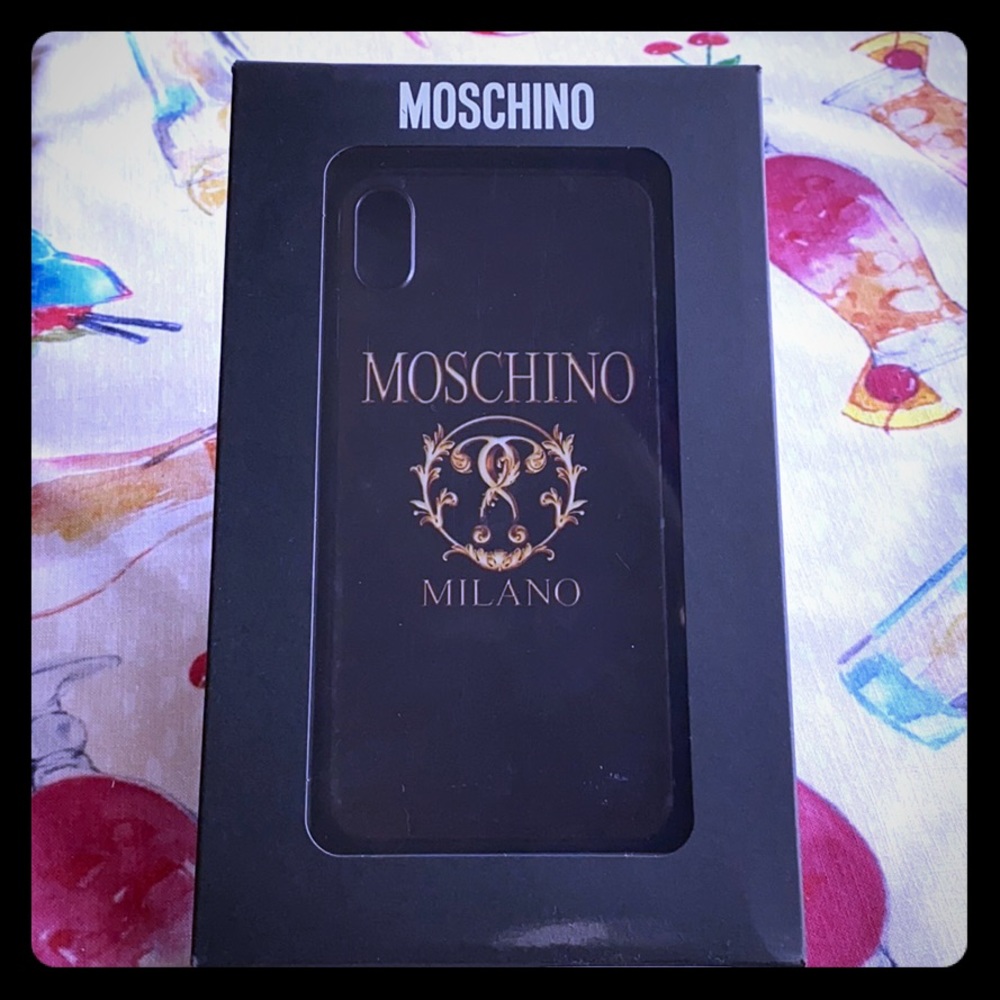 Moschino phone case. A7929